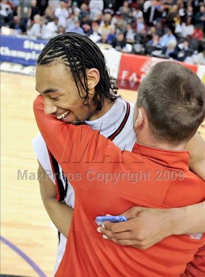 Thumbnail 2 in Bishop Montgomery vs. Salesian (CIF State D4 Final) photogallery.