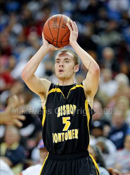 Thumbnail 3 in Bishop Montgomery vs. Salesian (CIF State D4 Final) photogallery.