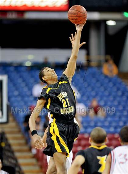 Thumbnail 2 in Bishop Montgomery vs. Salesian (CIF State D4 Final) photogallery.