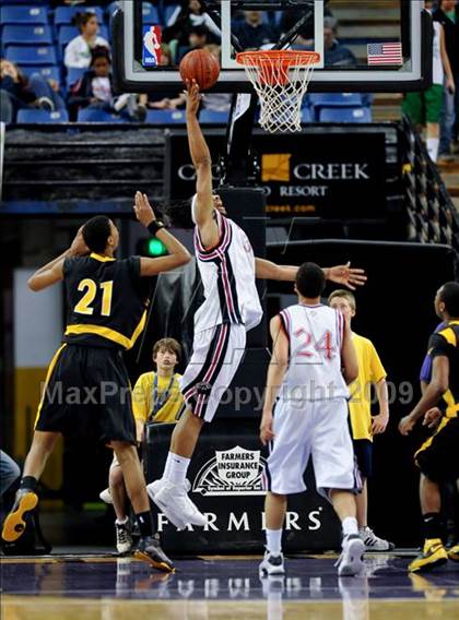 Thumbnail 2 in Bishop Montgomery vs. Salesian (CIF State D4 Final) photogallery.