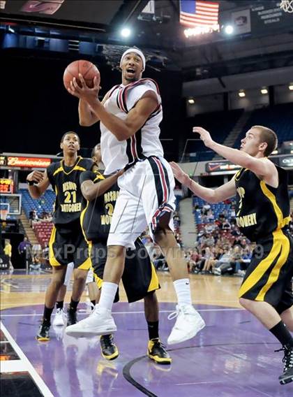 Thumbnail 3 in Bishop Montgomery vs. Salesian (CIF State D4 Final) photogallery.