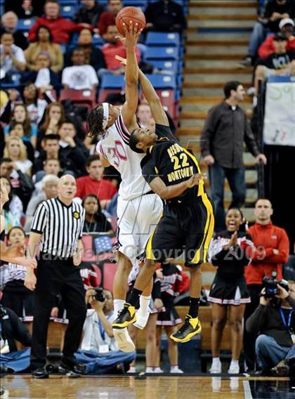 Thumbnail 3 in Bishop Montgomery vs. Salesian (CIF State D4 Final) photogallery.