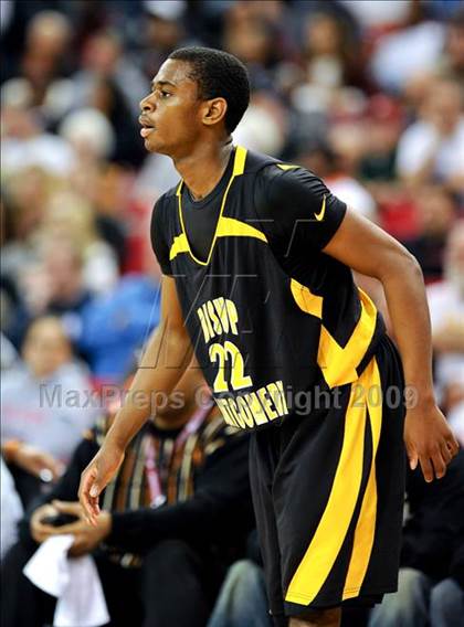 Thumbnail 3 in Bishop Montgomery vs. Salesian (CIF State D4 Final) photogallery.