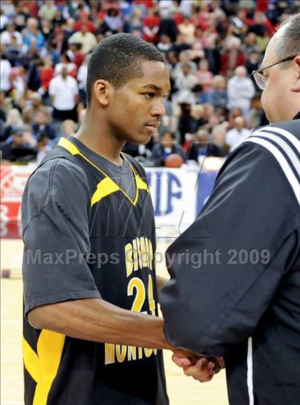 Thumbnail 3 in Bishop Montgomery vs. Salesian (CIF State D4 Final) photogallery.