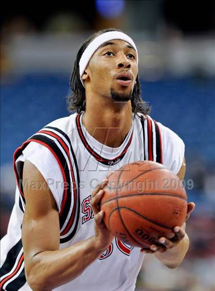 Thumbnail 2 in Bishop Montgomery vs. Salesian (CIF State D4 Final) photogallery.