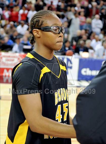 Thumbnail 1 in Bishop Montgomery vs. Salesian (CIF State D4 Final) photogallery.