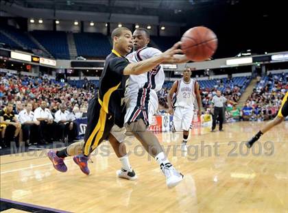 Thumbnail 3 in Bishop Montgomery vs. Salesian (CIF State D4 Final) photogallery.