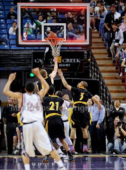 Thumbnail 2 in Bishop Montgomery vs. Salesian (CIF State D4 Final) photogallery.