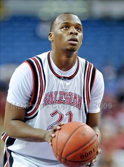 Thumbnail 2 in Bishop Montgomery vs. Salesian (CIF State D4 Final) photogallery.