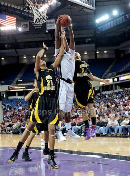 Thumbnail 3 in Bishop Montgomery vs. Salesian (CIF State D4 Final) photogallery.