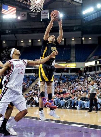 Thumbnail 3 in Bishop Montgomery vs. Salesian (CIF State D4 Final) photogallery.