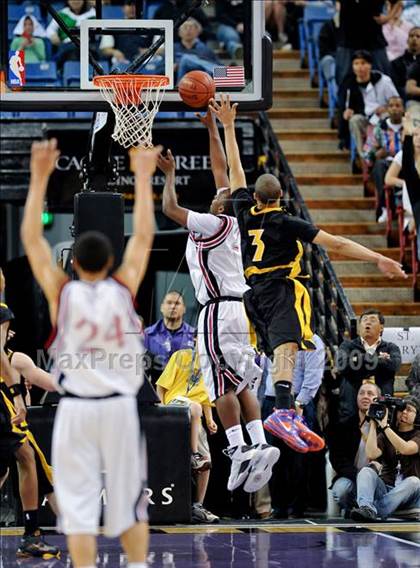 Thumbnail 1 in Bishop Montgomery vs. Salesian (CIF State D4 Final) photogallery.