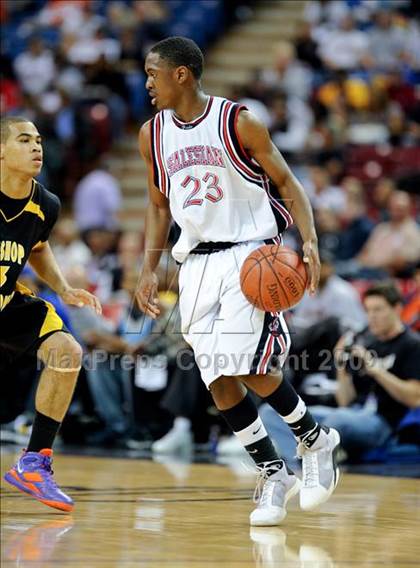 Thumbnail 2 in Bishop Montgomery vs. Salesian (CIF State D4 Final) photogallery.