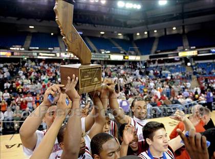 Thumbnail 3 in Bishop Montgomery vs. Salesian (CIF State D4 Final) photogallery.