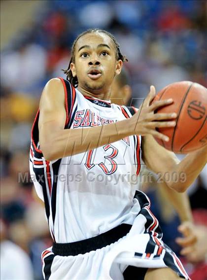 Thumbnail 2 in Bishop Montgomery vs. Salesian (CIF State D4 Final) photogallery.