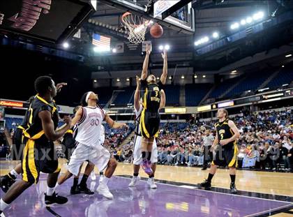Thumbnail 2 in Bishop Montgomery vs. Salesian (CIF State D4 Final) photogallery.