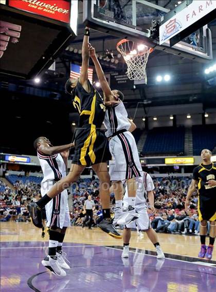 Thumbnail 1 in Bishop Montgomery vs. Salesian (CIF State D4 Final) photogallery.