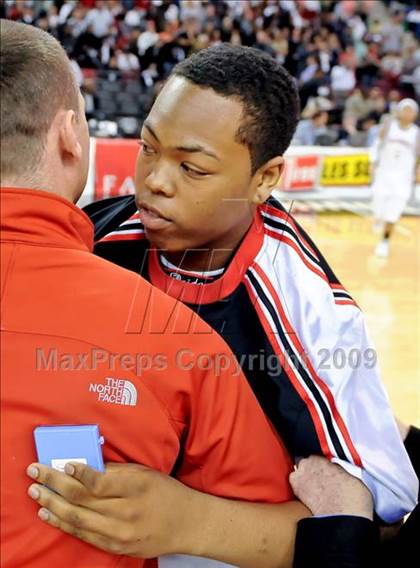Thumbnail 3 in Bishop Montgomery vs. Salesian (CIF State D4 Final) photogallery.