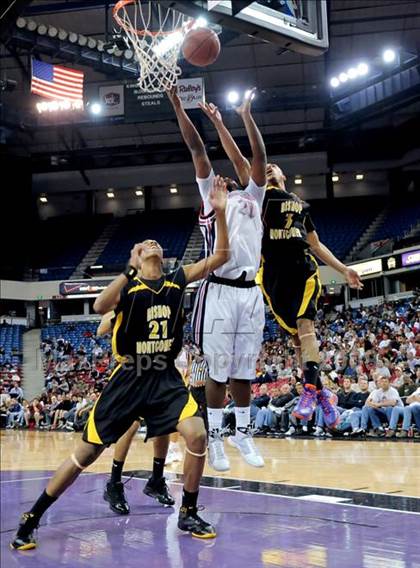 Thumbnail 2 in Bishop Montgomery vs. Salesian (CIF State D4 Final) photogallery.