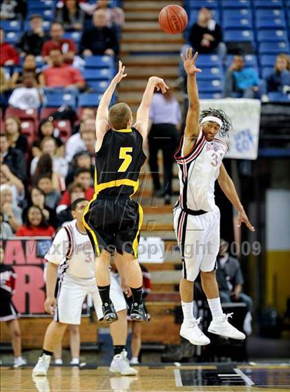 Thumbnail 3 in Bishop Montgomery vs. Salesian (CIF State D4 Final) photogallery.