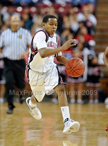 Thumbnail 2 in Bishop Montgomery vs. Salesian (CIF State D4 Final) photogallery.