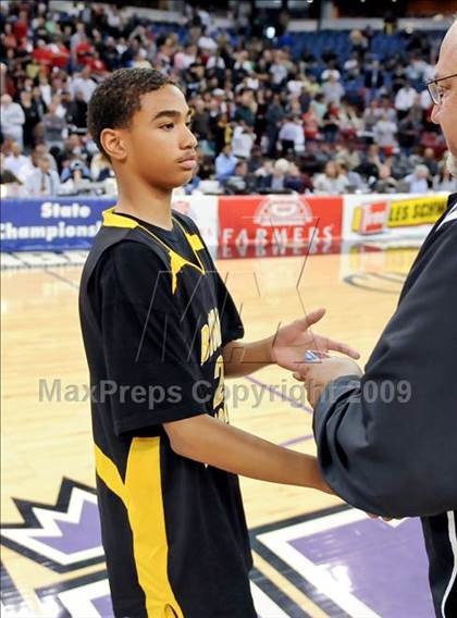 Thumbnail 2 in Bishop Montgomery vs. Salesian (CIF State D4 Final) photogallery.