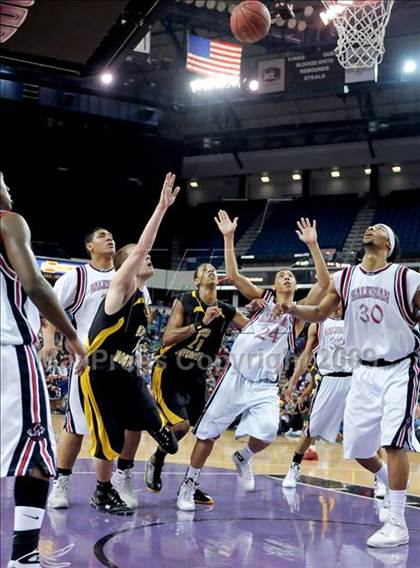 Thumbnail 2 in Bishop Montgomery vs. Salesian (CIF State D4 Final) photogallery.