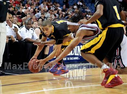 Thumbnail 2 in Bishop Montgomery vs. Salesian (CIF State D4 Final) photogallery.