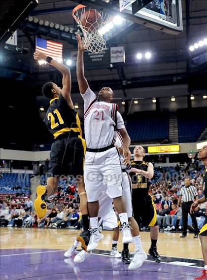 Thumbnail 3 in Bishop Montgomery vs. Salesian (CIF State D4 Final) photogallery.