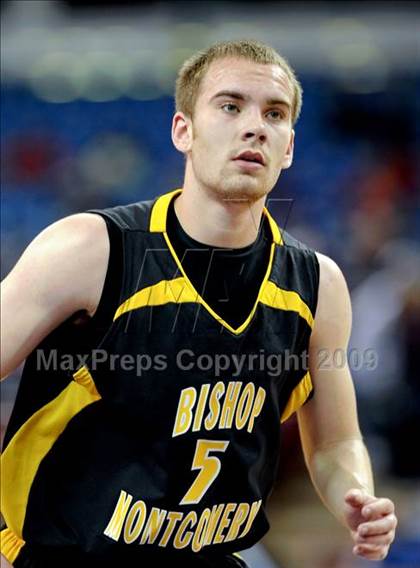 Thumbnail 3 in Bishop Montgomery vs. Salesian (CIF State D4 Final) photogallery.