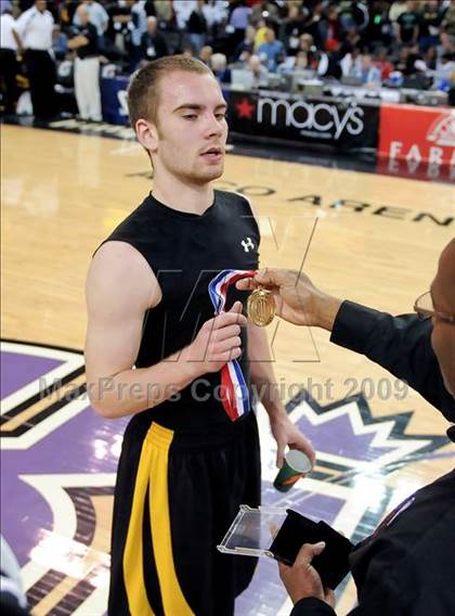 Thumbnail 3 in Bishop Montgomery vs. Salesian (CIF State D4 Final) photogallery.