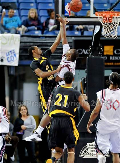 Thumbnail 3 in Bishop Montgomery vs. Salesian (CIF State D4 Final) photogallery.