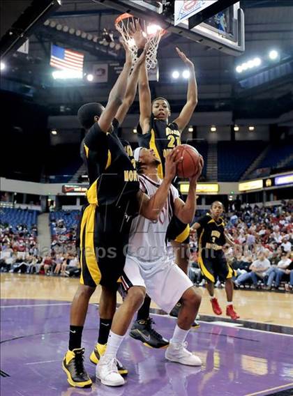 Thumbnail 3 in Bishop Montgomery vs. Salesian (CIF State D4 Final) photogallery.