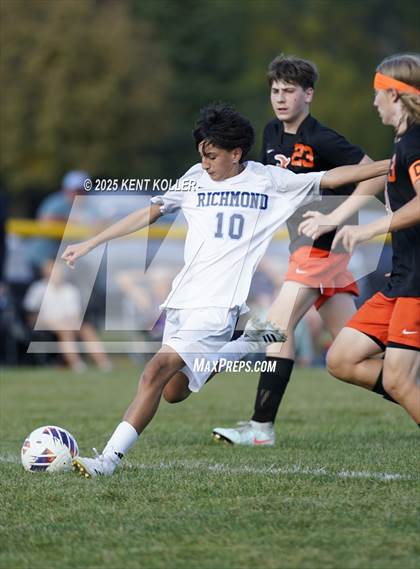 Thumbnail 2 in Almont vs. Richmond  photogallery.