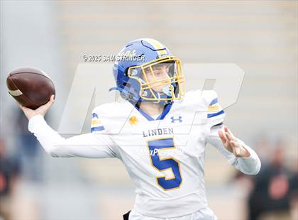 Thumbnail 2 in Calaveras vs. Linden (CIF SJS D7 Final) photogallery.