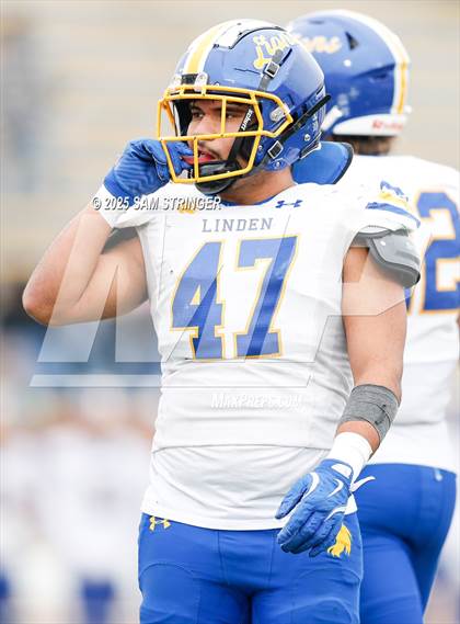 Thumbnail 3 in Calaveras vs. Linden (CIF SJS D7 Final) photogallery.