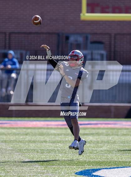 Thumbnail 2 in Mississippi vs Alabama All-Star Game photogallery.