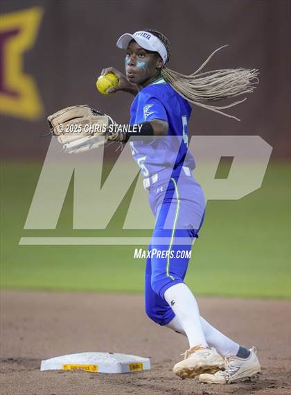 Thumbnail 2 in Queen Creek vs. Xavier College Prep (AIA 6A Final) photogallery.