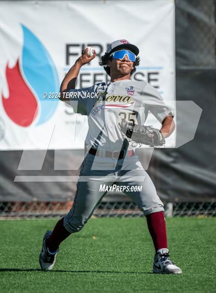 Thumbnail 2 in JSerra Catholic @ Mater Dei photogallery.