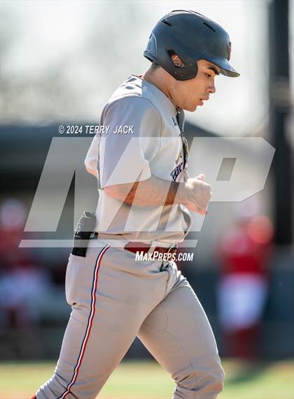 Thumbnail 3 in JSerra Catholic @ Mater Dei photogallery.