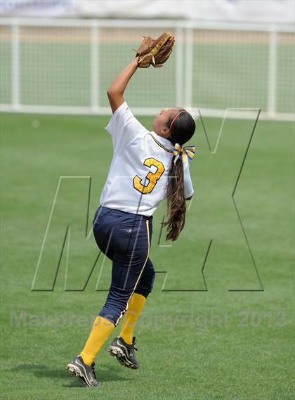 Thumbnail 2 in Mary Star of the Sea vs. Bellarmine-Jefferson (CIF SS D6 Final) photogallery.