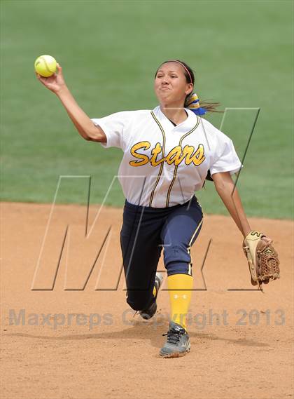 Thumbnail 2 in Mary Star of the Sea vs. Bellarmine-Jefferson (CIF SS D6 Final) photogallery.