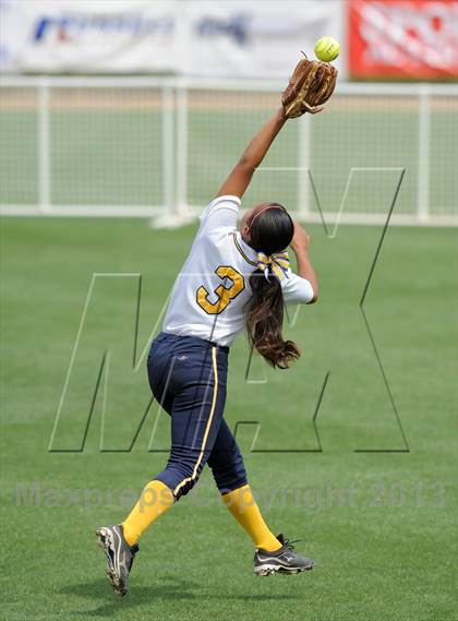 Thumbnail 3 in Mary Star of the Sea vs. Bellarmine-Jefferson (CIF SS D6 Final) photogallery.