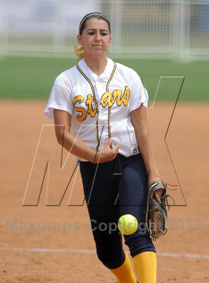 Thumbnail 3 in Mary Star of the Sea vs. Bellarmine-Jefferson (CIF SS D6 Final) photogallery.