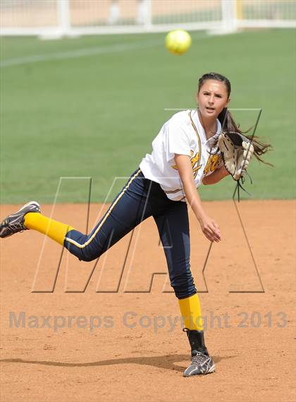 Thumbnail 2 in Mary Star of the Sea vs. Bellarmine-Jefferson (CIF SS D6 Final) photogallery.