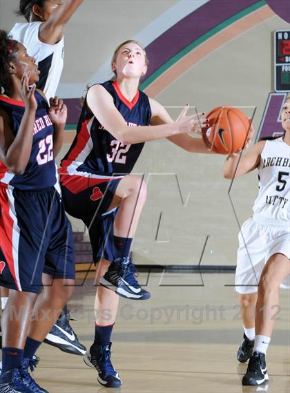 Thumbnail 1 in Archbishop Mitty vs. Sacred Heart (Nike Tournament of Champions) photogallery.