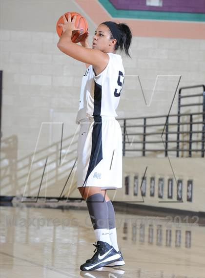 Thumbnail 1 in Archbishop Mitty vs. Sacred Heart (Nike Tournament of Champions) photogallery.