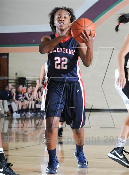 Thumbnail 2 in Archbishop Mitty vs. Sacred Heart (Nike Tournament of Champions) photogallery.