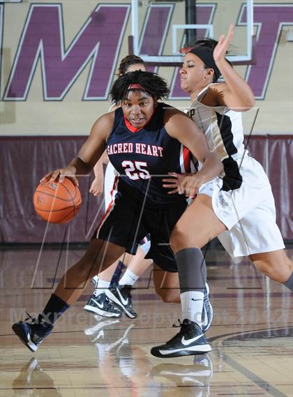 Thumbnail 1 in Archbishop Mitty vs. Sacred Heart (Nike Tournament of Champions) photogallery.