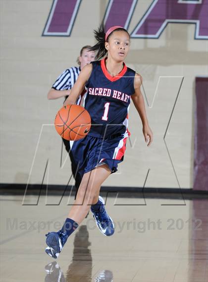 Thumbnail 2 in Archbishop Mitty vs. Sacred Heart (Nike Tournament of Champions) photogallery.